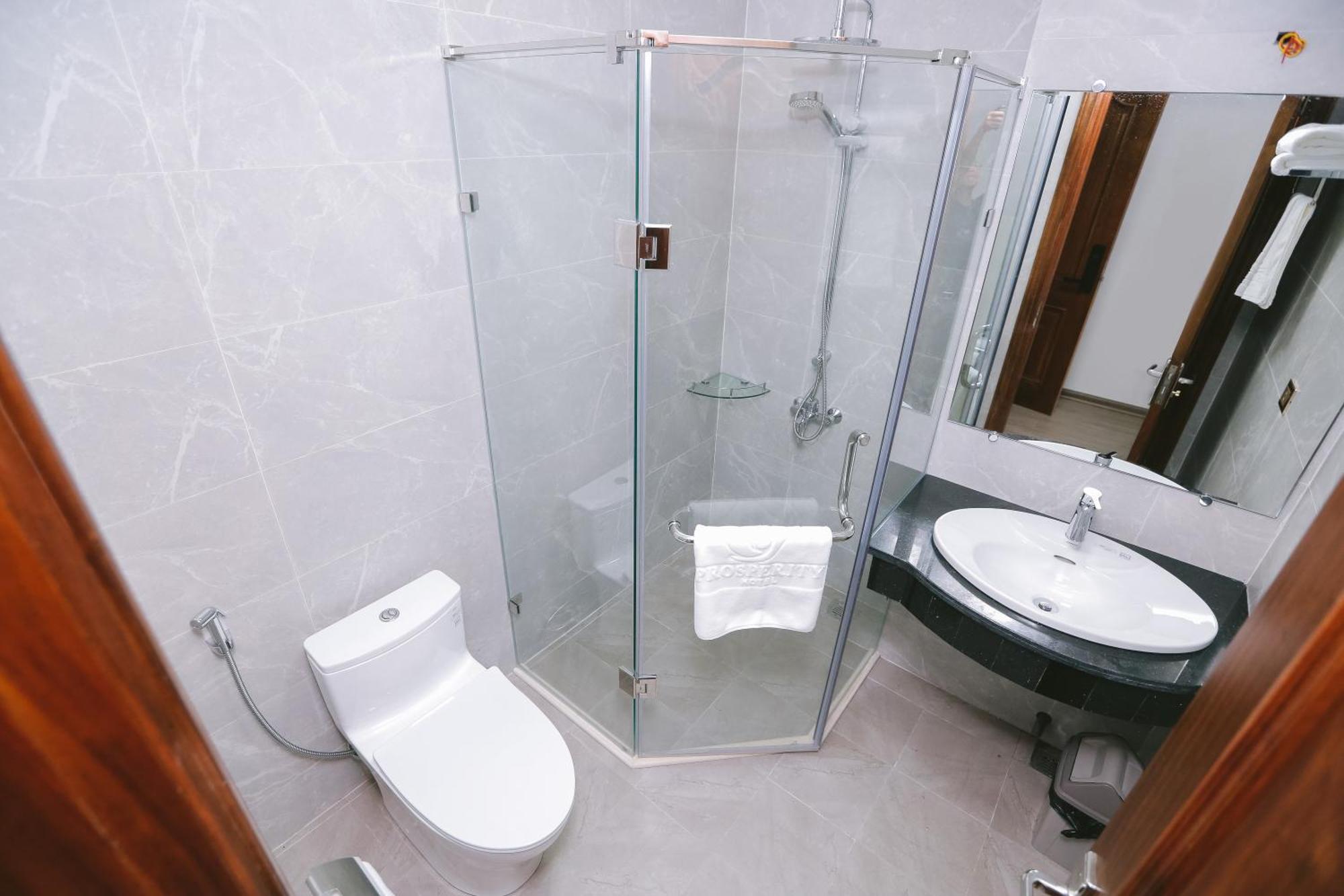 Prosperity Boutique Halong Hotel & Restaurent Ха Лонг Екстериор снимка