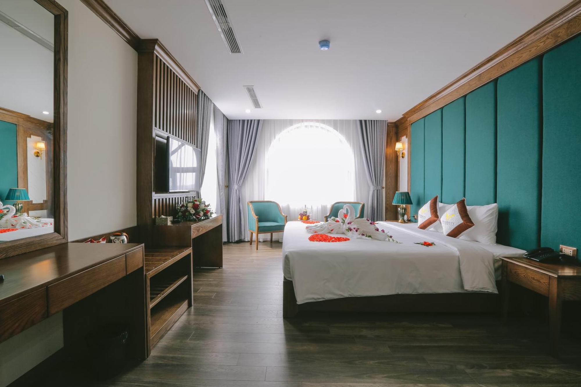 Prosperity Boutique Halong Hotel & Restaurent Ха Лонг Екстериор снимка