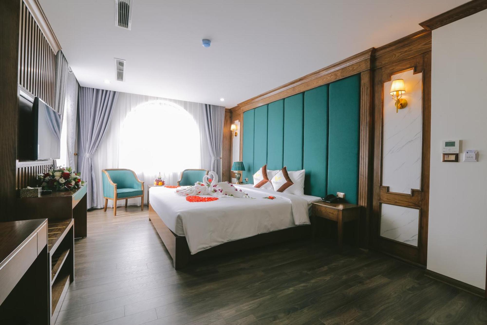 Prosperity Boutique Halong Hotel & Restaurent Ха Лонг Екстериор снимка